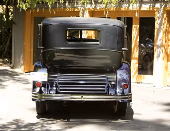 1932 Lincoln Model KB 2-window Berline by Judkins (243-A)