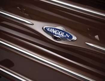 1932 Lincoln Model KB Dual Windshield Phaeton by Brunn (259)