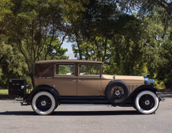 1930 Lincoln Model L Town Sedan