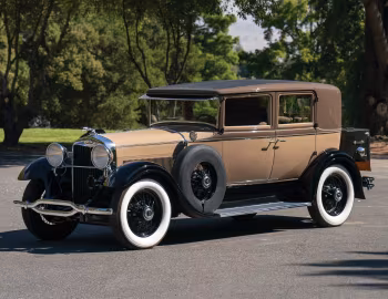 1930 Lincoln Model L Town Sedan