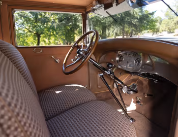 Интерьер 1930 Lincoln Model L Town Sedan
