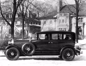 1930 Lincoln Model L 7-passenger Sedan (168A)
