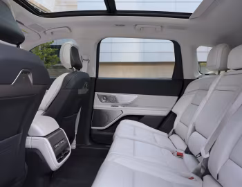 Интерьер 2027 Lincoln Nautilus Black Label '2026