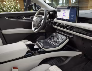 Интерьер 2021–23 Lincoln Nautilus Black Label [North America] '2020–23