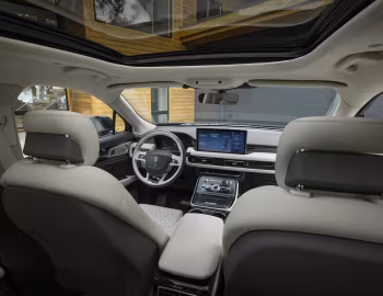 Интерьер 2021–23 Lincoln Nautilus Black Label [North America] '2020–23