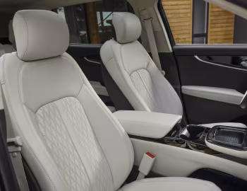 Интерьер 2021–23 Lincoln Nautilus Black Label [North America] '2020–23