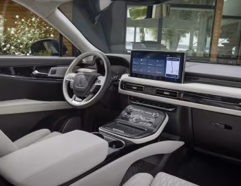 Интерьер 2021–23 Lincoln Nautilus Black Label [North America] '2020–23
