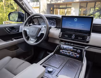 Торпедо 2022–24 Lincoln Navigator L [North America] '2021–24
