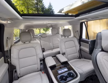 Интерьер 2022–24 Lincoln Navigator L [North America] '2021–24