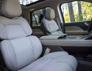 Интерьер 2022–24 Lincoln Navigator L [North America] '2021–24