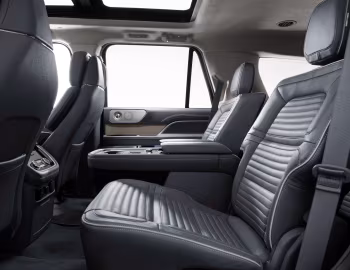 Интерьер 2018–21 Lincoln Navigator Black Label [North America] '2017–21