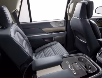 Интерьер 2018–21 Lincoln Navigator Black Label [North America] '2017–21