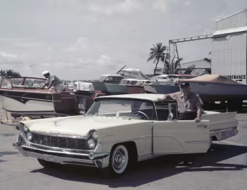 1959 Lincoln Premiere Sedan (53В)
