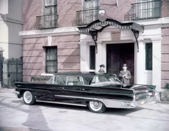 1959 Lincoln Premiere Sedan (53В)