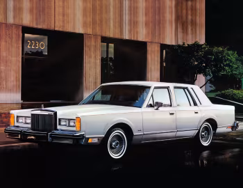 1984 Lincoln Town Car (96 54D)