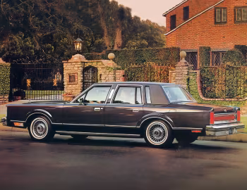 1984 Lincoln Town Car (96 54D)
