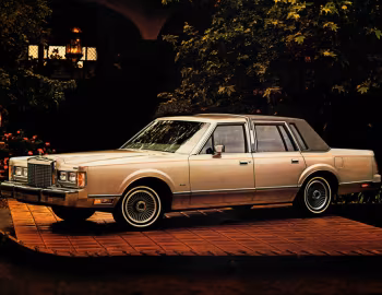 1986 Lincoln Town Car "Cartier Designer Series" (96 54D)