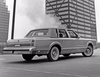 1987 Lincoln Town Car "Cartier Designer Series" (83 54D)