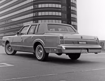 1987 Lincoln Town Car "Cartier Designer Series" (83 54D)