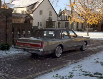 1985 Lincoln Town Car Signature Series (96 54D)