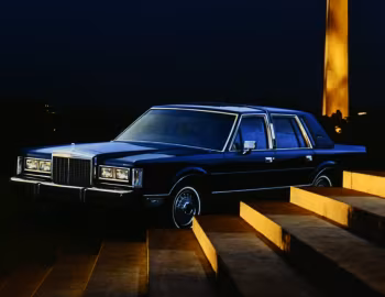 1987 Lincoln Town Car Signature Series (82 54D)