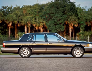 1990 Lincoln Town Car Signature Series
