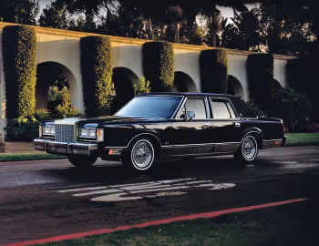 1985 Lincoln Town Car Signature Series (96 54D)