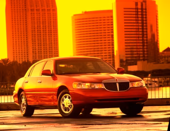 1998–2002 Lincoln Town Car Touring Sedan