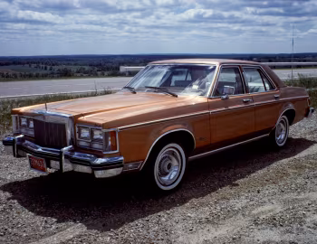 1977 Lincoln Versailles (84 54M)