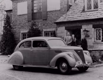 1936 Lincoln Zephyr 2-door Sedan (900-903)