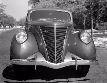 1936 Lincoln Zephyr 4-door Sedan (900-902)