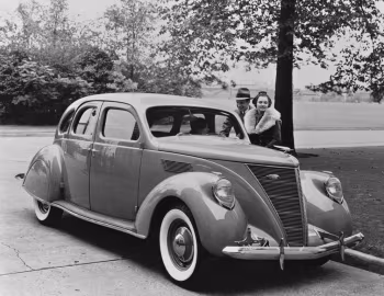 1937 Lincoln Zephyr Sedan (HB 730)