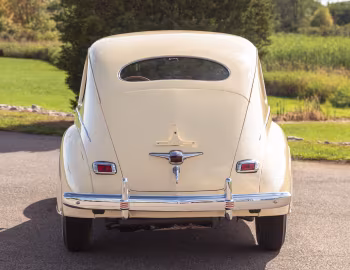1941 Lincoln Zephyr Sedan (16H 73)