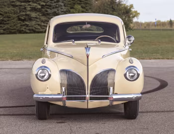 1941 Lincoln Zephyr Sedan (16H 73)