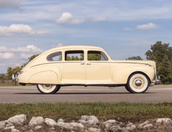 1941 Lincoln Zephyr Sedan (16H 73)