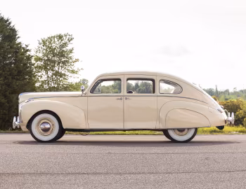 1941 Lincoln Zephyr Sedan (16H 73)