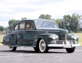 1942 Lincoln Zephyr Sedan (26H 73)