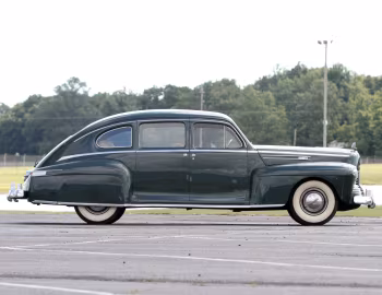 1942 Lincoln Zephyr Sedan (26H 73)