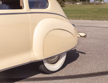 1941 Lincoln Zephyr Sedan (16H 73)