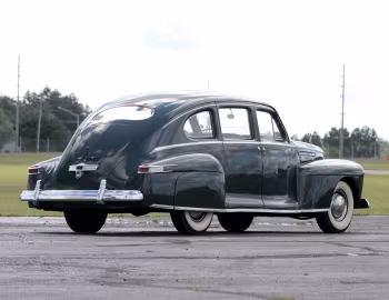 1942 Lincoln Zephyr Sedan (26H 73)