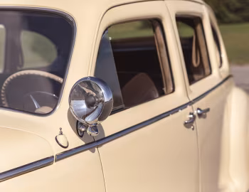 1941 Lincoln Zephyr Sedan (16H 73)