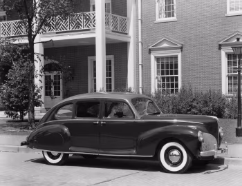 1941 Lincoln Zephyr Sedan (16H 73)