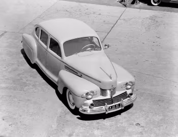 1942 Lincoln Zephyr Sedan (26H 73)
