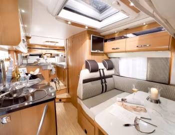 Интерьер 2011–13 LMC Liberty Explorer I 675 G '2010–13