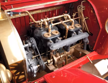 Под капотом 1907 Locomobile Model E Roadster