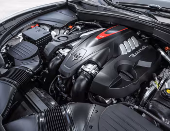 Bajo el capó 2019–20 Maserati Levante GTS [North America] '2018–20