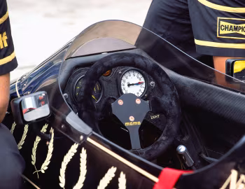 Painel frontal Lotus 95T '1984