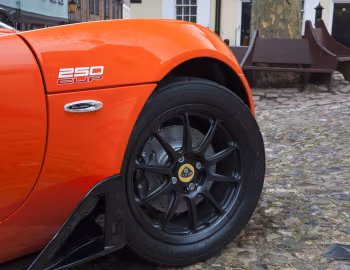 Lotus Elise Cup 250 [Worldwide] '2016–17