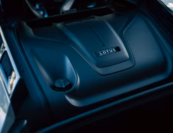 Sob o capô Lotus Emira Turbo SE [Japan] '2025–pr.