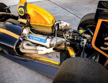 Sob o capô Lotus T125 Exos '2010–11